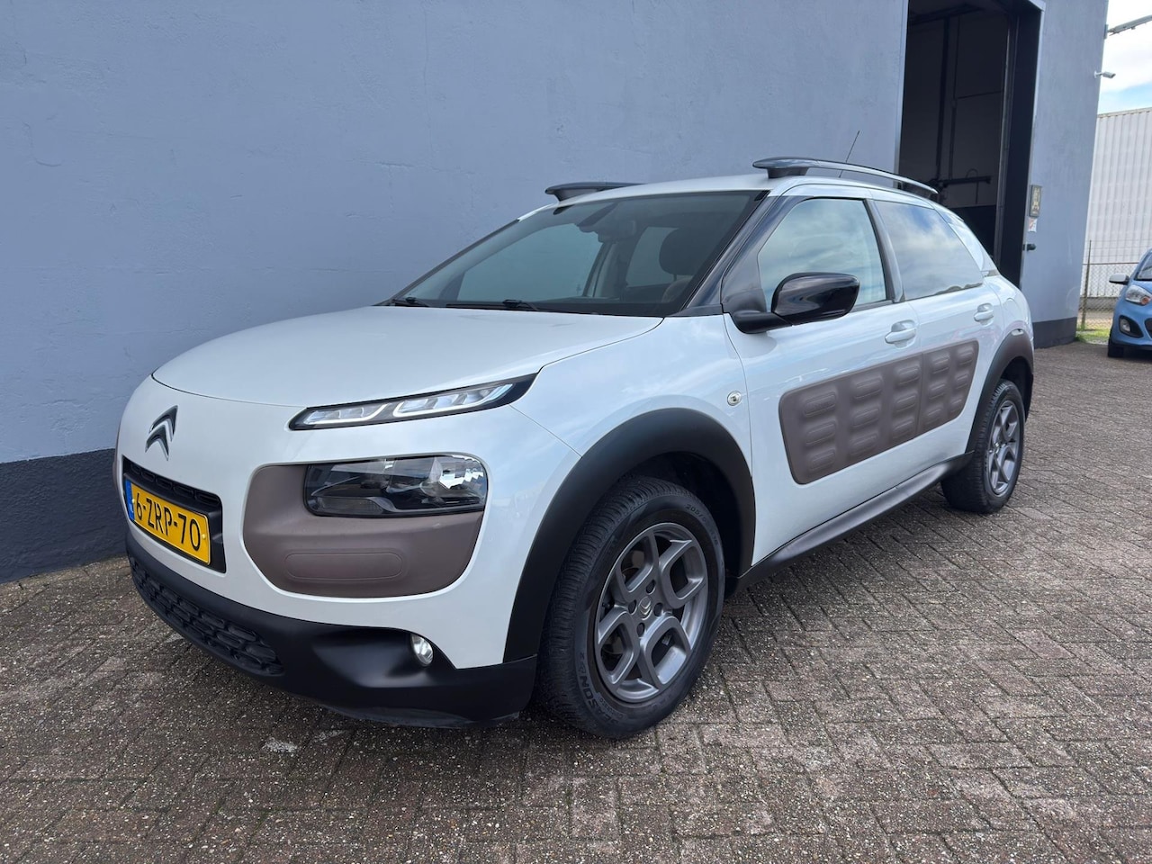 Citroën C4 Cactus - 1.2 e-VTi Shine Automaat - Navigatie - AutoWereld.nl
