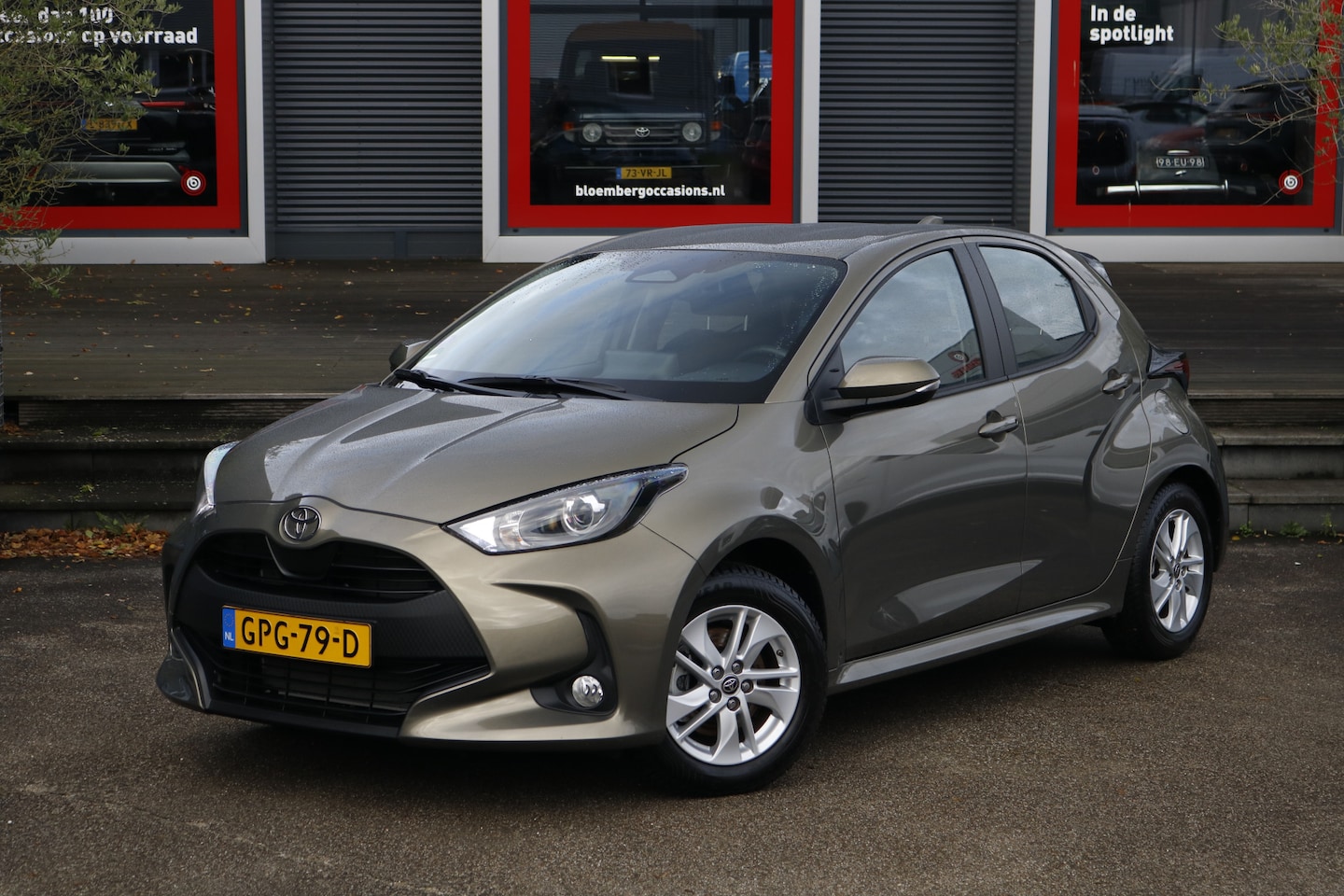 Toyota Yaris - 1.5 Hybrid 115 Active | Trekhaak | All-Season banden | Apple Carplay | - AutoWereld.nl