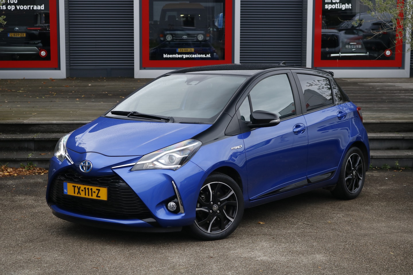 Toyota Yaris - 1.5 Hybrid Bi-Tone Plus | Fietsendragerbeugel | Panoramadak | - AutoWereld.nl
