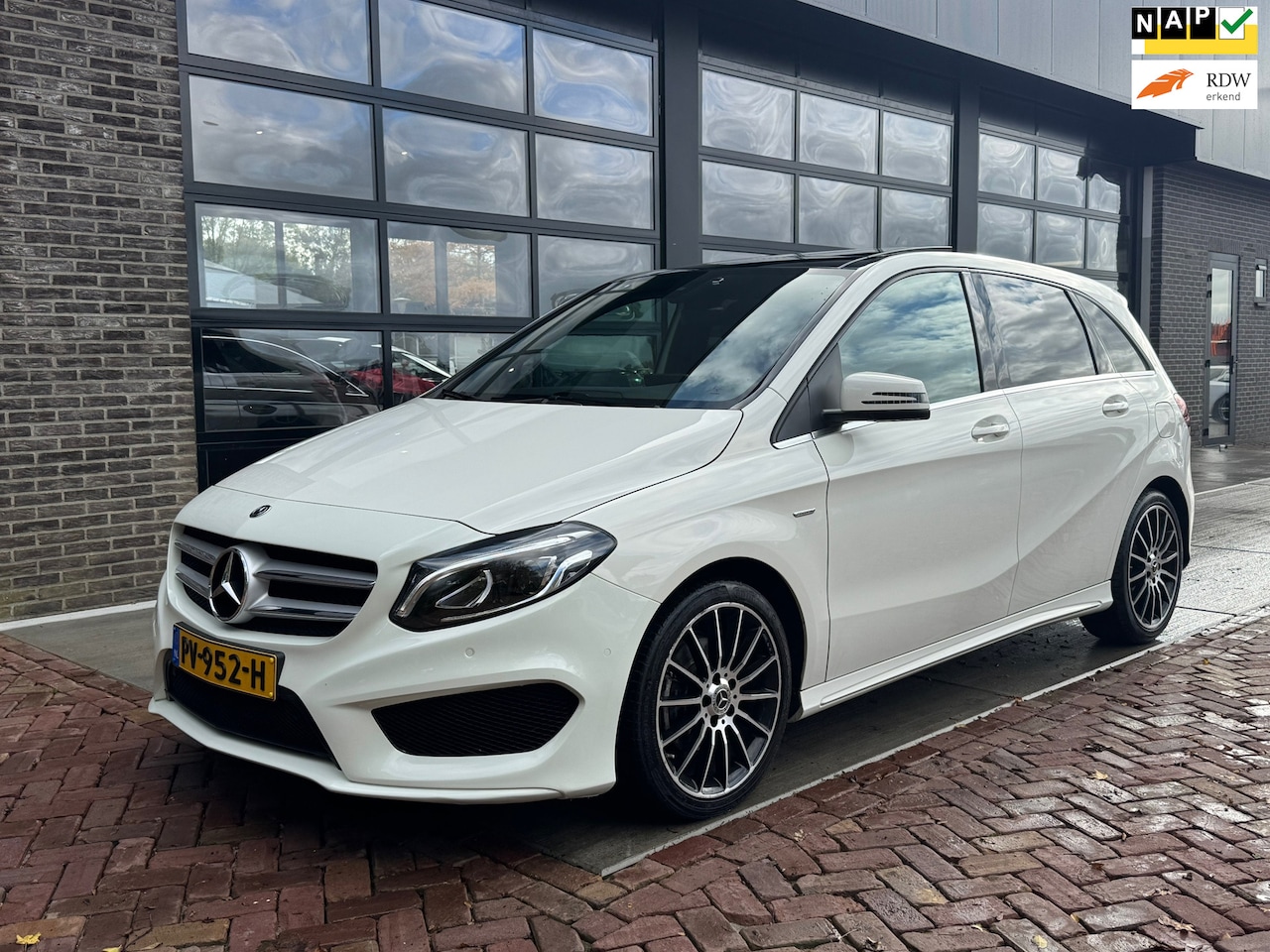 Mercedes-Benz B-klasse - 180 Prestige | Autm | Pano | 1/2 Leer | Camera | - AutoWereld.nl