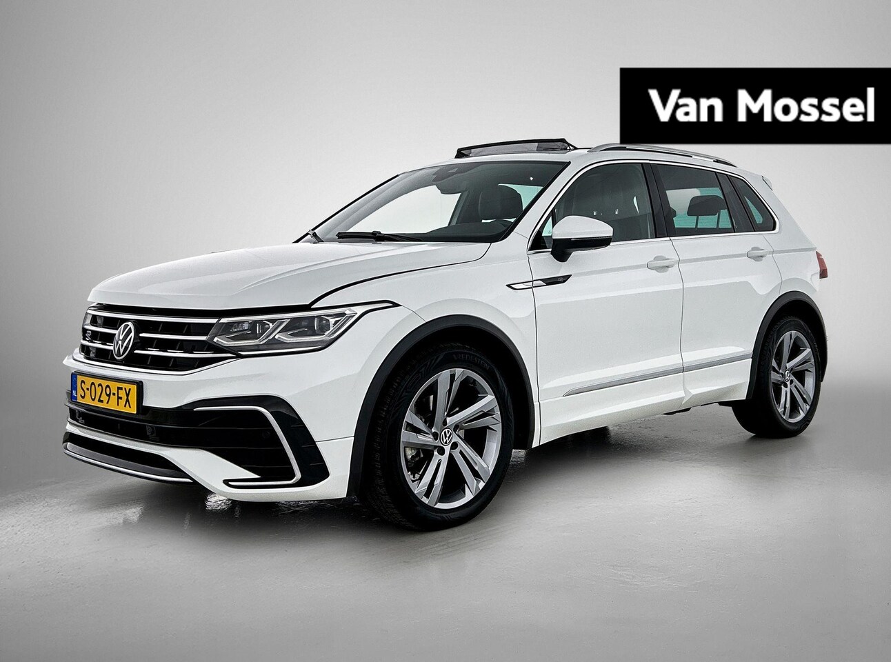 Volkswagen Tiguan - 1.5 TSI R-Line Business | 245 PK | SoH ... | Plug-IN Hybrid | Automaat | Panorama Schuif/K - AutoWereld.nl