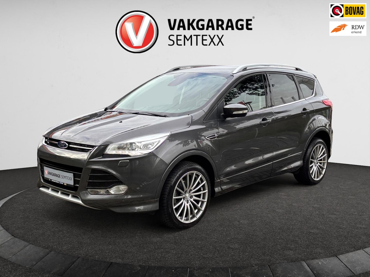 Ford Kuga - 1.5 Titanium Styling Pack | Clima | Cruise | Camera | Navi | Trekhaak Afneembaar | Half Le - AutoWereld.nl