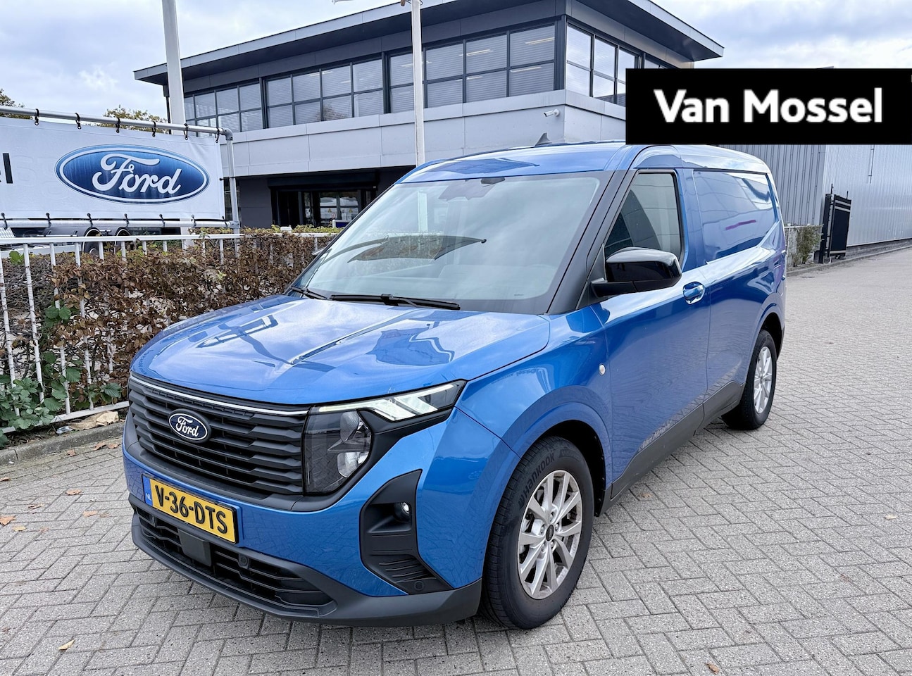 Ford Transit Courier - 1.0 EcoBoost Limited Automaat | Navigatie | Achteruitrijcamera | Adaptieve Cruise controle - AutoWereld.nl