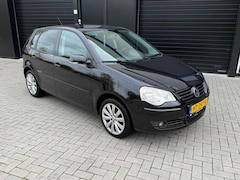 Volkswagen Polo - 1.2 Trendline - APK - Stoelverwarming - Inruil mogelijk