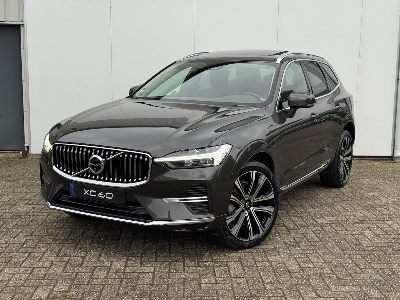 Volvo XC60 - 2.0 T6 Plug-in hybrid AWD Plus Bright|Pano|21"| - AutoWereld.nl