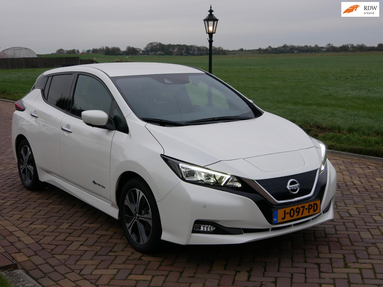 Nissan LEAF - Tekna 40 kWh *BOSE* 2020 **9499**NETTO** - AutoWereld.nl
