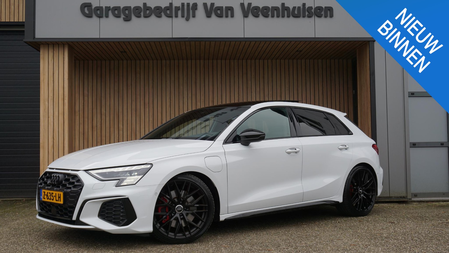 Audi A3 Sportback - 45 TFSI e 245pk 3x S-Line & Competition *Black Optik* Pano.Dak 19inch B&O Ambiance verlich - AutoWereld.nl