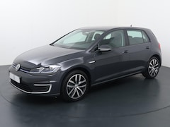 Volkswagen e-Golf - E-DITION | 136 PK | SoH 91% | Warmtepomp | Adaptive cruise control | Apple Carplay/Android
