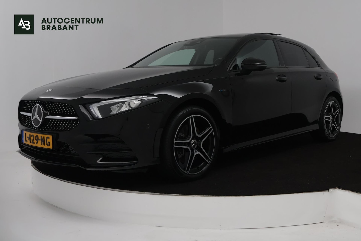 Mercedes-Benz A-klasse - 250 e Business Solution AMG Limited (PANORAMADAK, SFEERVERLICHTING, STOELVERWARMING, ACHTE - AutoWereld.nl