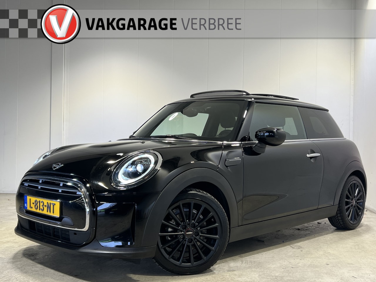 MINI Cooper - Mini 1.5 Essential | Navigatie/Android/Apple Carplay | LM Velgen 17" | Elektrisch Panorama - AutoWereld.nl