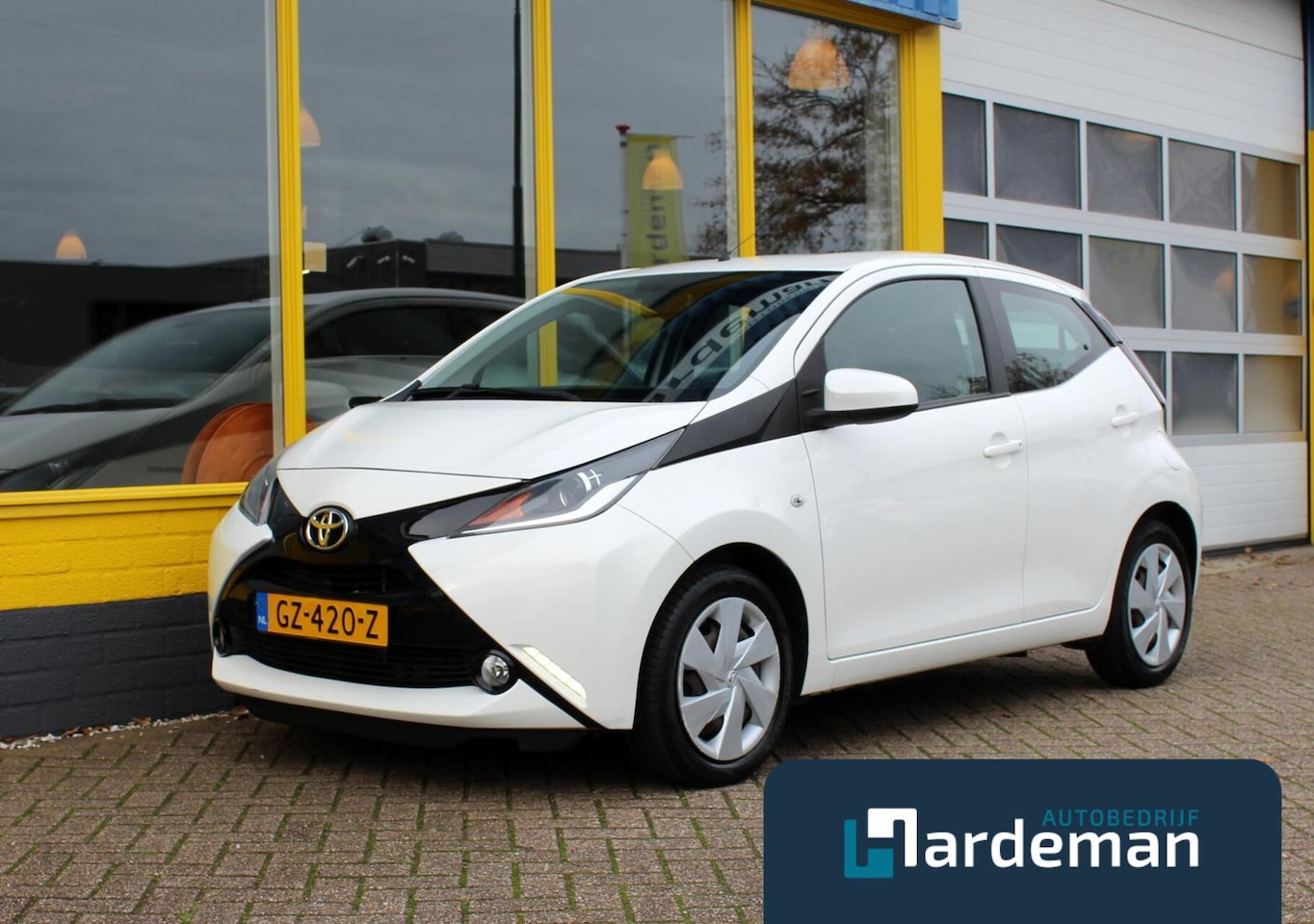 Toyota Aygo - 1.0 VVT-i x-play 24318km! Camera - AutoWereld.nl