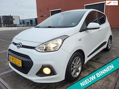 Hyundai i10 - 1.0i i-Motion Comfort Plus GOED LEZEN VERBRUIKT OLIE