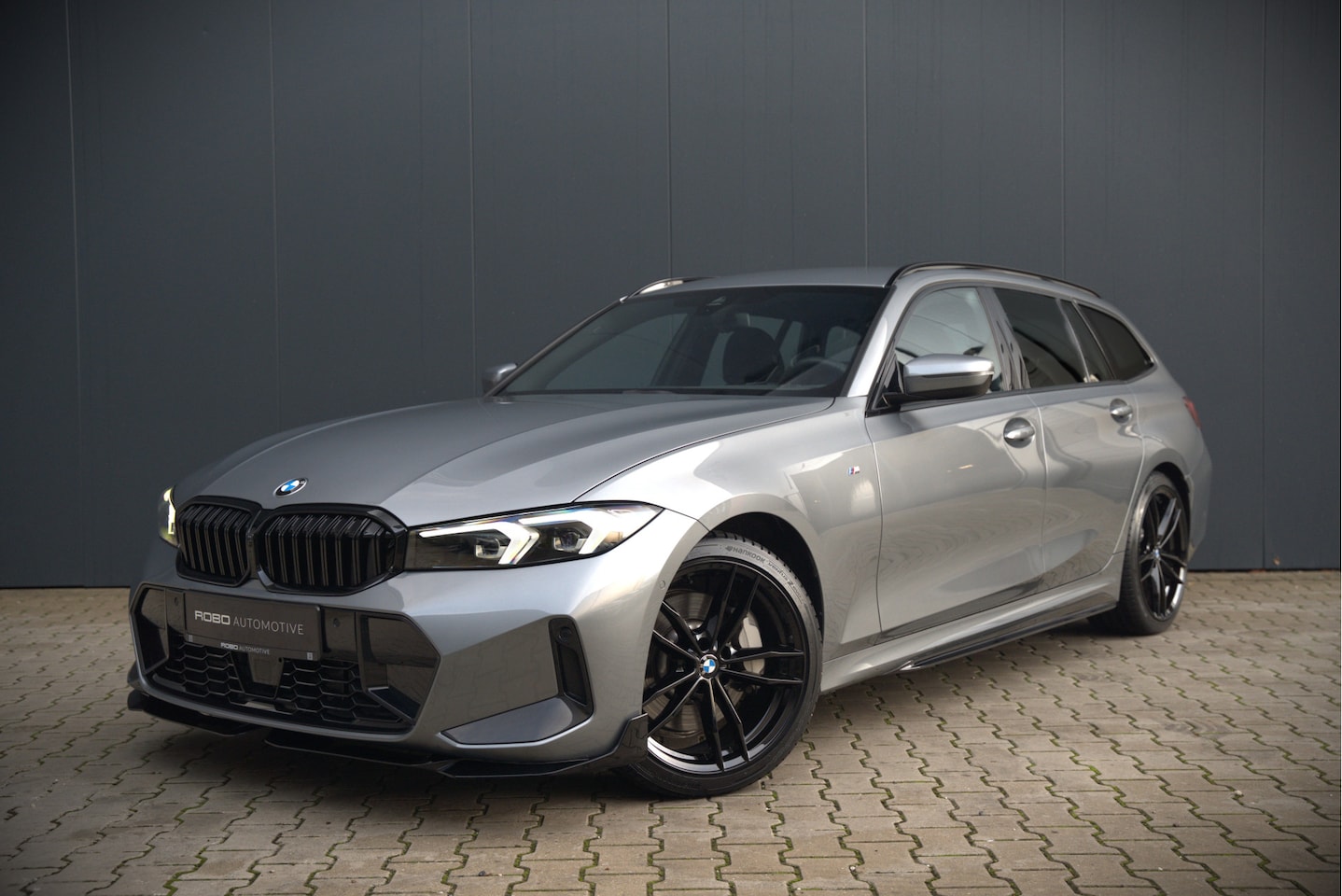 BMW 3-serie Touring - 330i xDrive High Excecutive M Sport | M Performance | Stoelverwarming | Camera | Navigatie - AutoWereld.nl