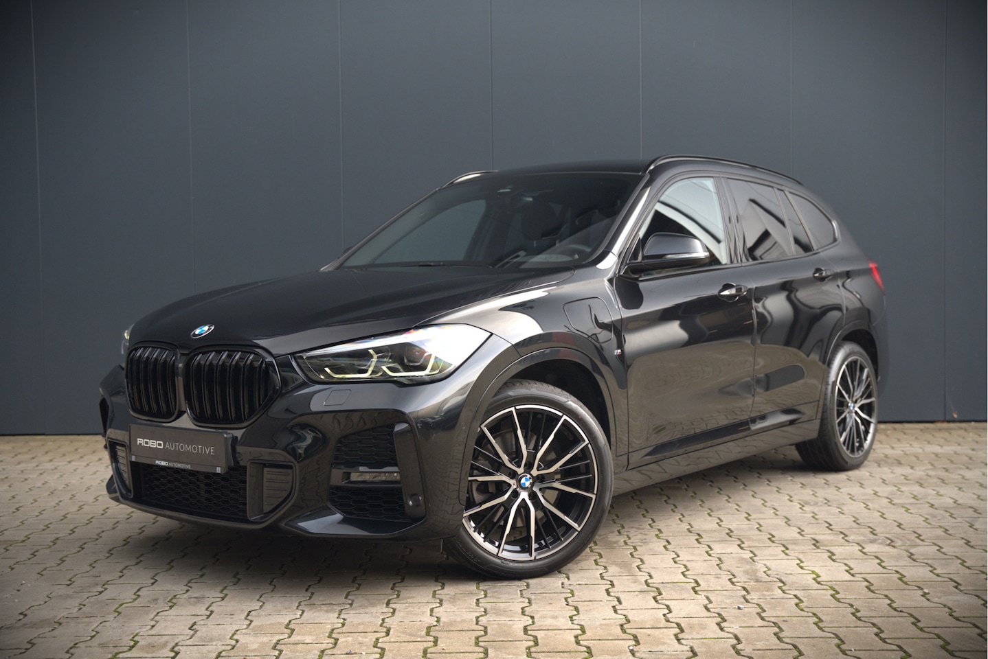 BMW X1 - xDrive25e Executive M Sport | Stoelverwarming | Trekhaak | Parkeersensoren | Navigatie | K - AutoWereld.nl