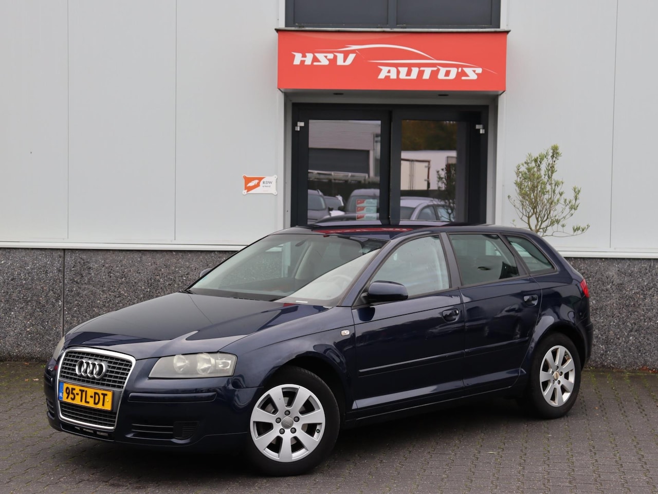 Audi A3 Sportback - 1.6 FSI Ambiente airco LM 4-deurs - AutoWereld.nl