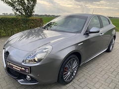 Alfa Romeo Giulietta - 1.4 Turbo MultiAir Super 170 PK Lederen interieur Trekhaak Navigatie