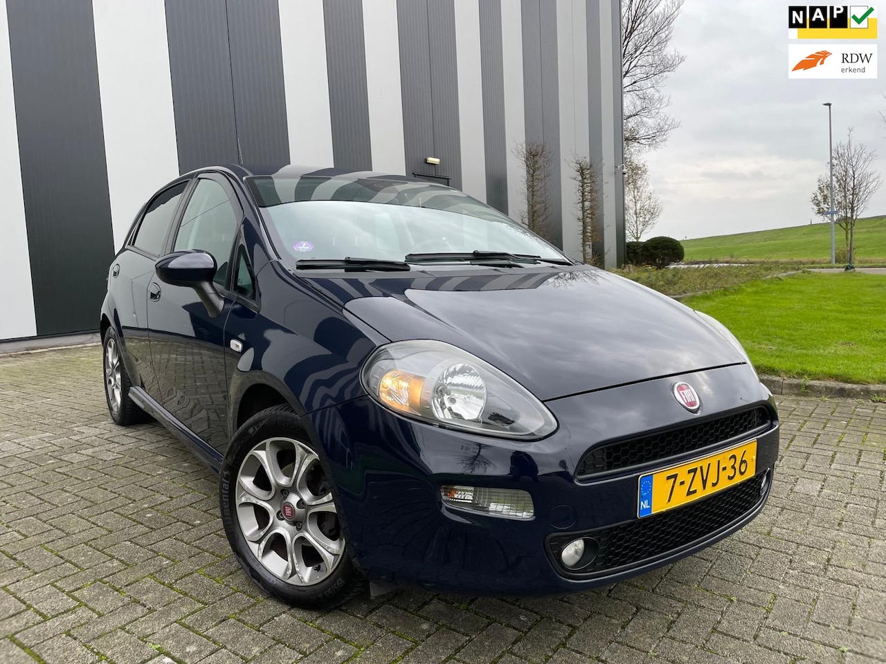 Fiat Punto Evo - 0.9 TwinAir Lounge 1e Eigenaar-Nw APK&Beurt-Bomvol Opties-2 Sleutels - AutoWereld.nl