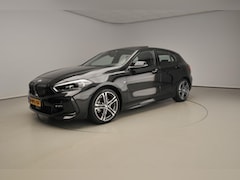 BMW 1-serie - 5-deurs 118i | M-Sportpakket | LED | Navigatie | Schuifdak | Sportstoelen | DAB | Hifi spe
