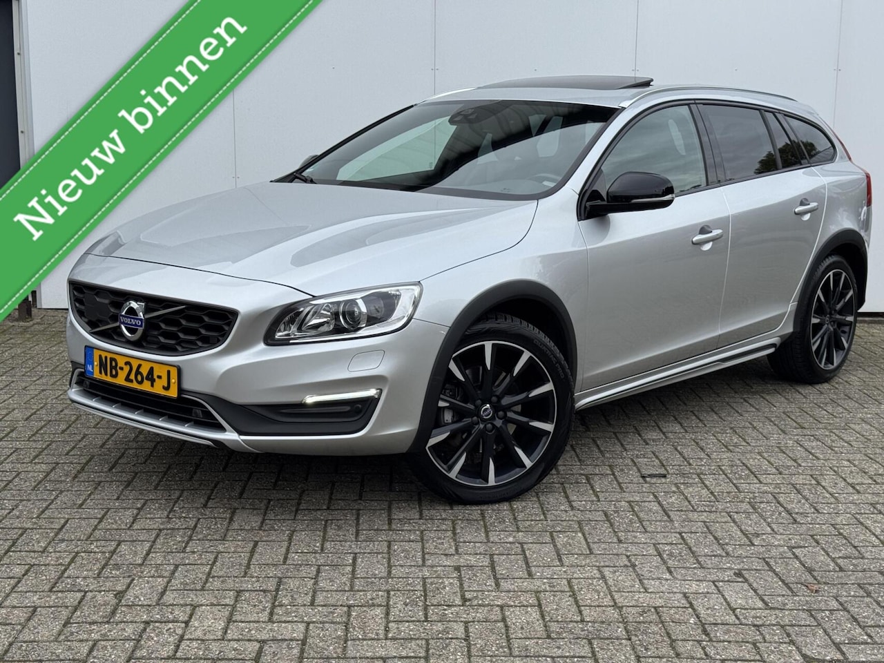Volvo V60 Cross Country - 2.0 T5 AWD Summum|ACC|Standkachel|19"|PAS v/a|Schuifdak|Trekh.|el.bed.stoelen|leer| - AutoWereld.nl