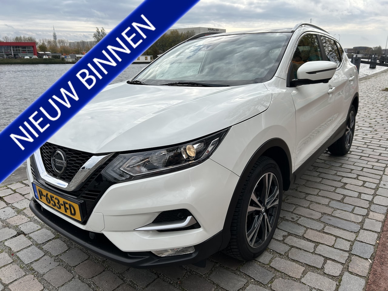 Nissan Qashqai - 1.3 DIG-T N-Connecta panorama dak 74.000 km Nieuwstaat - AutoWereld.nl