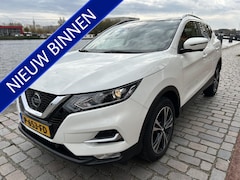 Nissan Qashqai - 1.3 DIG-T N-Connecta panorama dak 74.000 km Nieuwstaat