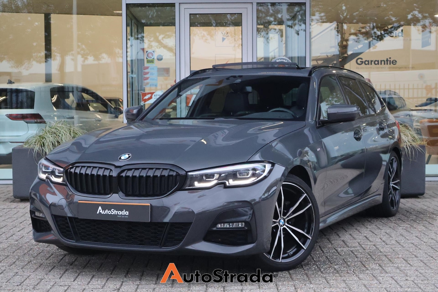 BMW 3-serie Touring - (g21) 318i M-Sport 156pk | Dravitgrau | Camera | Sfeer | Pano | Cruise | Carplay | Climate - AutoWereld.nl