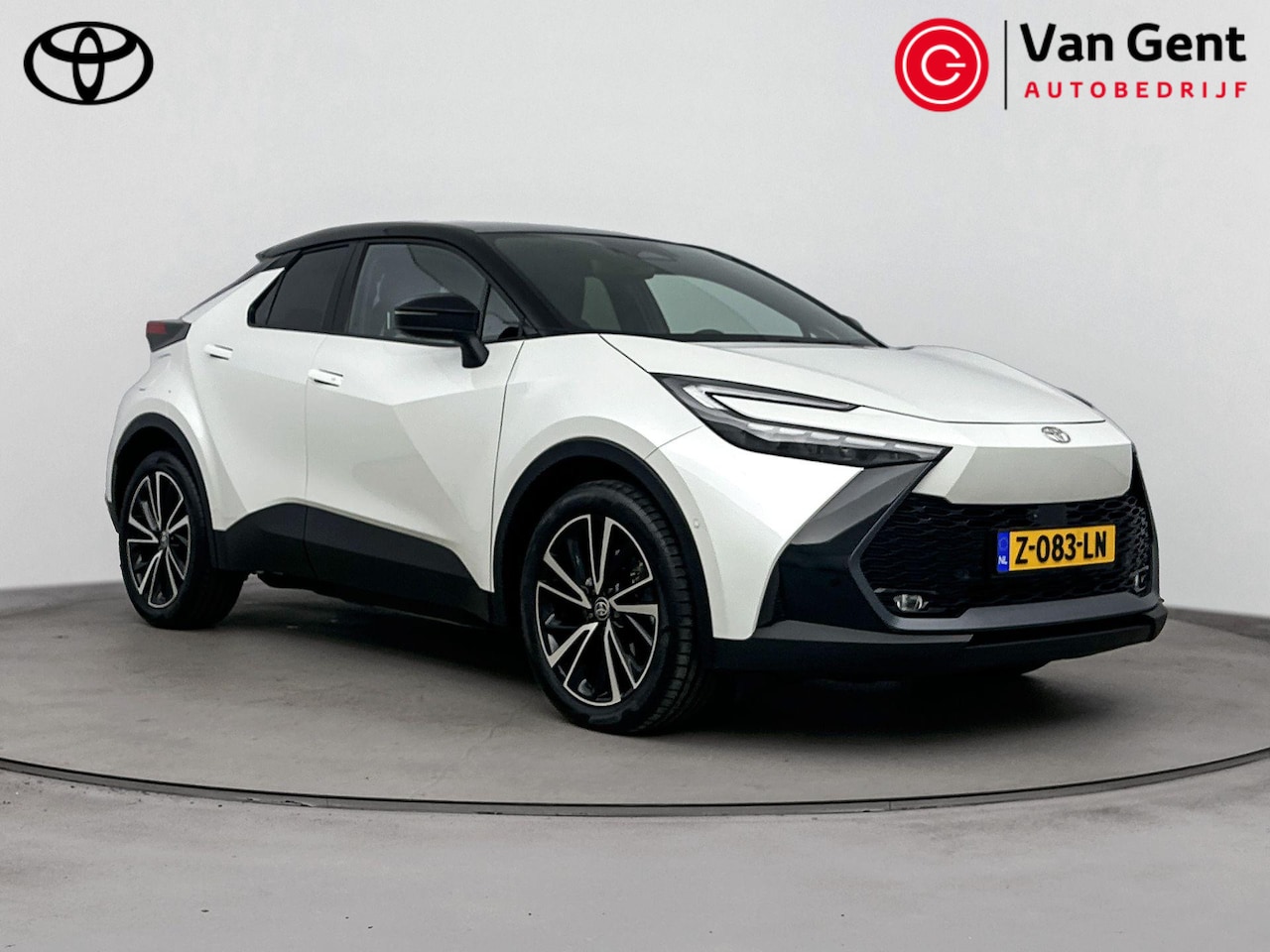 Toyota C-HR - 2.0 Plug-in Hybrid 220 Executive | Panoramadak | JBL | Head-Up Display | Dodehoek detectie - AutoWereld.nl