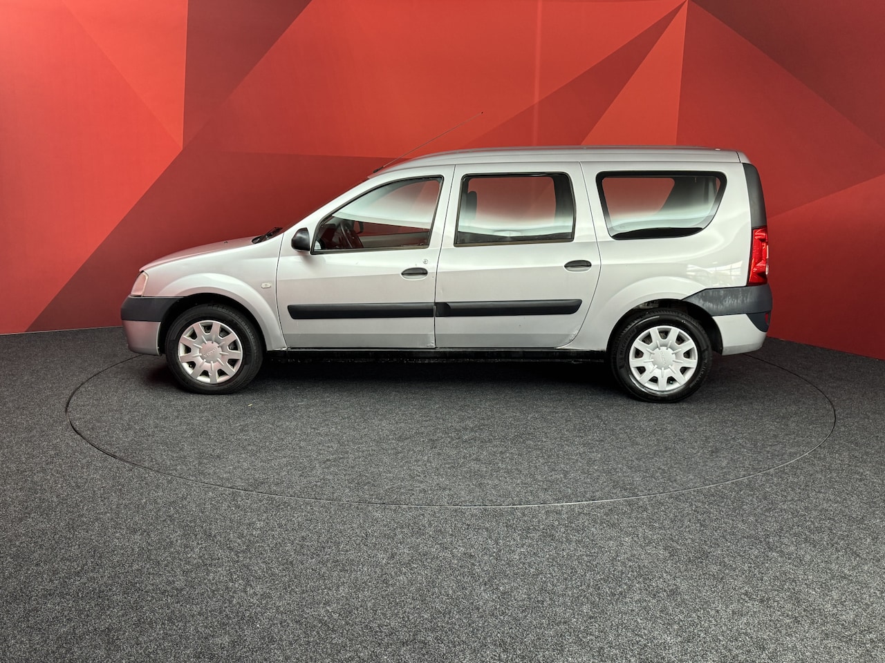 Dacia Logan MCV - 1.6 Ambiance | Nieuw Binnen! | Airco | Radio CD | Trekhaak | APK 04-06-2026 | - AutoWereld.nl