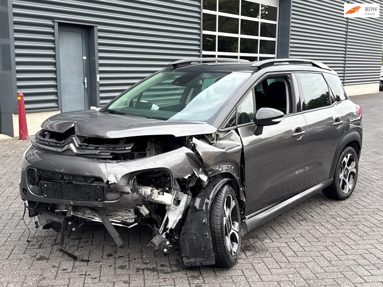 Citroën C3 Aircross - 1.2 PureTech S&S Shine 1.2 PureTech S&S Shine, Camera, Navigatie, PDC - AutoWereld.nl