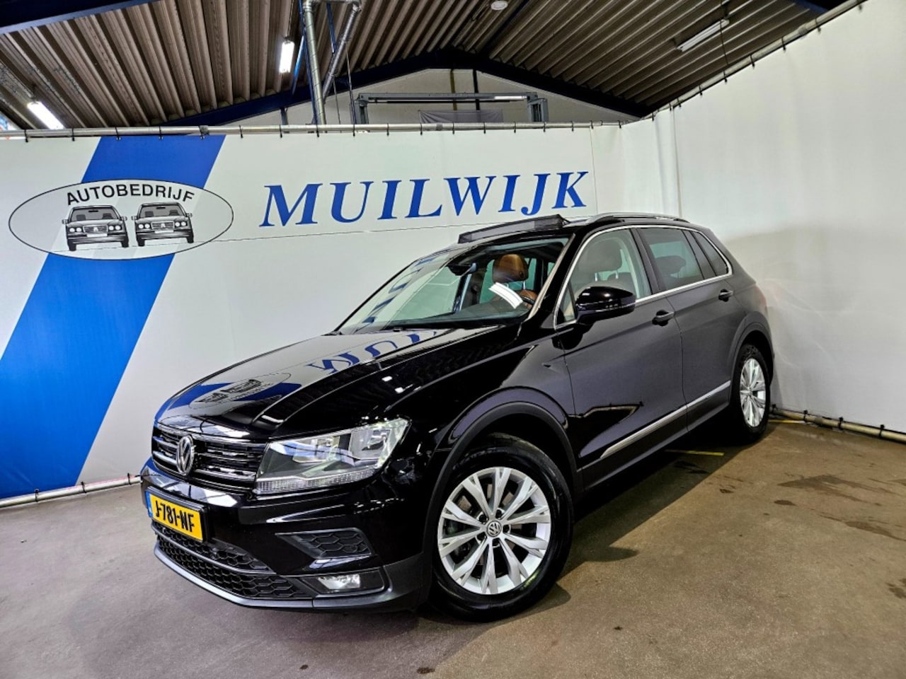 Volkswagen Tiguan - 1.5 TSI Comfortline Business / Panoramadak / Leder / NL Auto - AutoWereld.nl