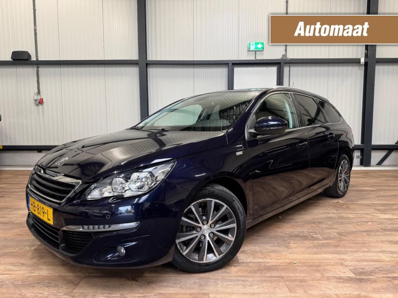 Peugeot 308 - SW 1.2 PureTech Style / AUTOMAAT / NAVI / PANORAMA / CRUISE / NIEUWE DISTRIBUTIE / - AutoWereld.nl