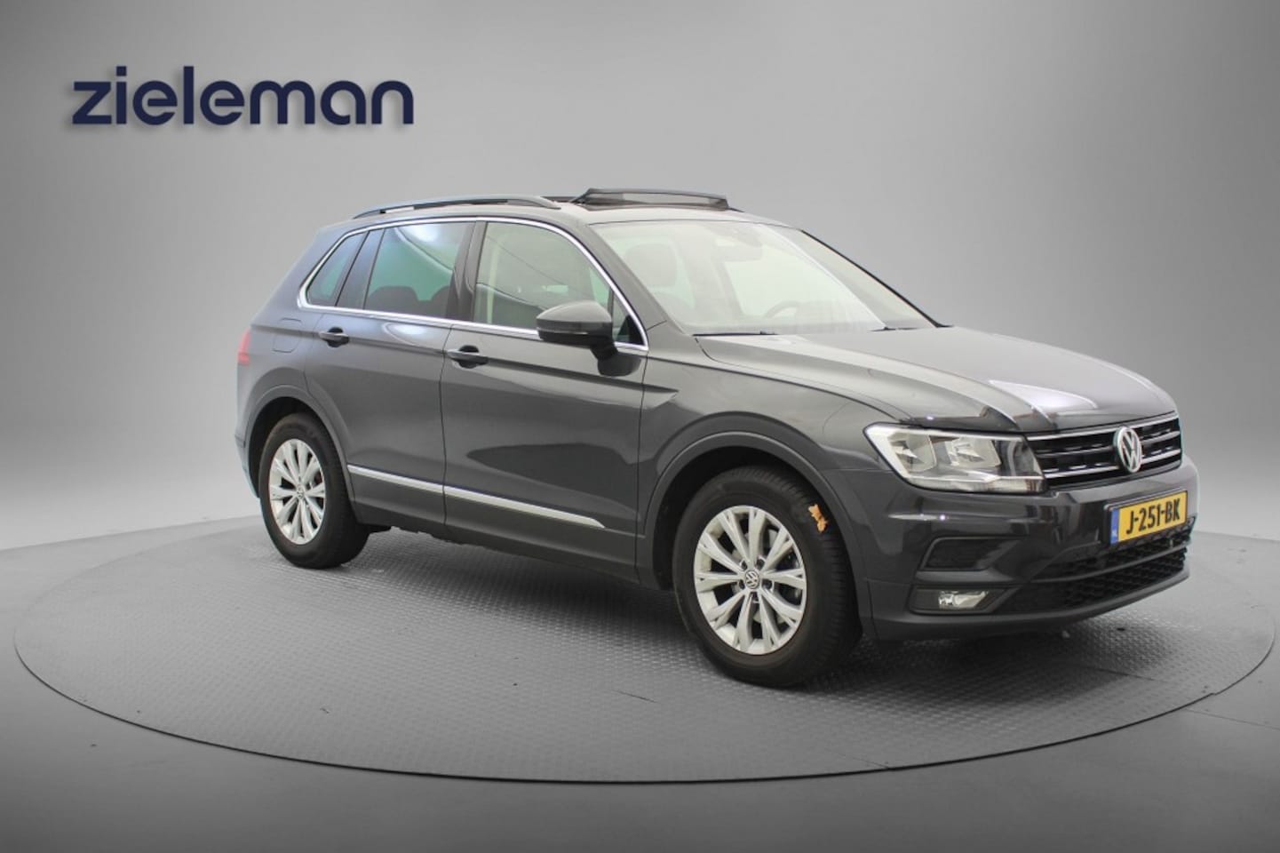 Volkswagen Tiguan - 1.5 TSI ACT Comfortline Automaat - Panorama, Carplay, Navi, Clima, Cruise, Massage, Trekha - AutoWereld.nl