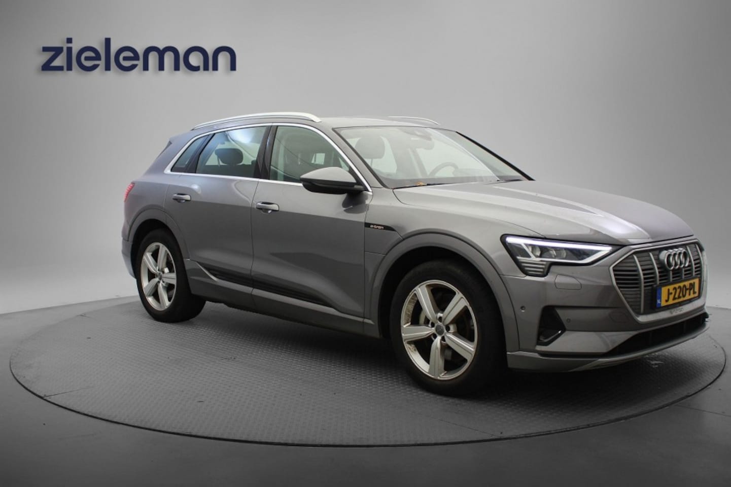 Audi e-tron - 50 quattro Business edition 71 kWh - Carplay, Navi, Camera, Cruise, Clima, Momory - AutoWereld.nl