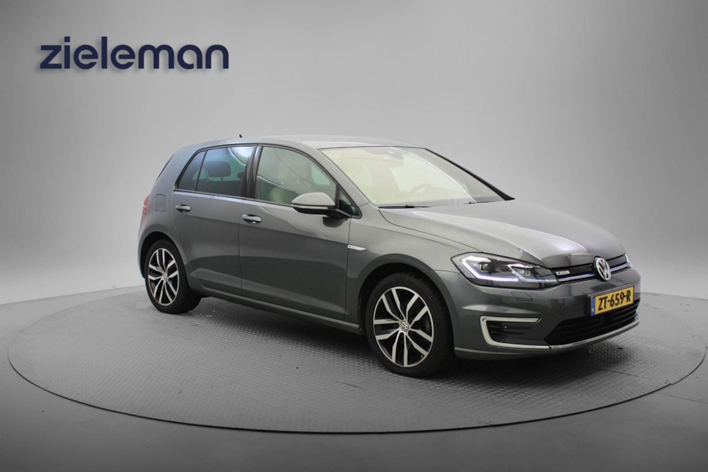 Volkswagen Golf - e-Golf - Carplay, Camera, Leer, Stoelverw. - AutoWereld.nl