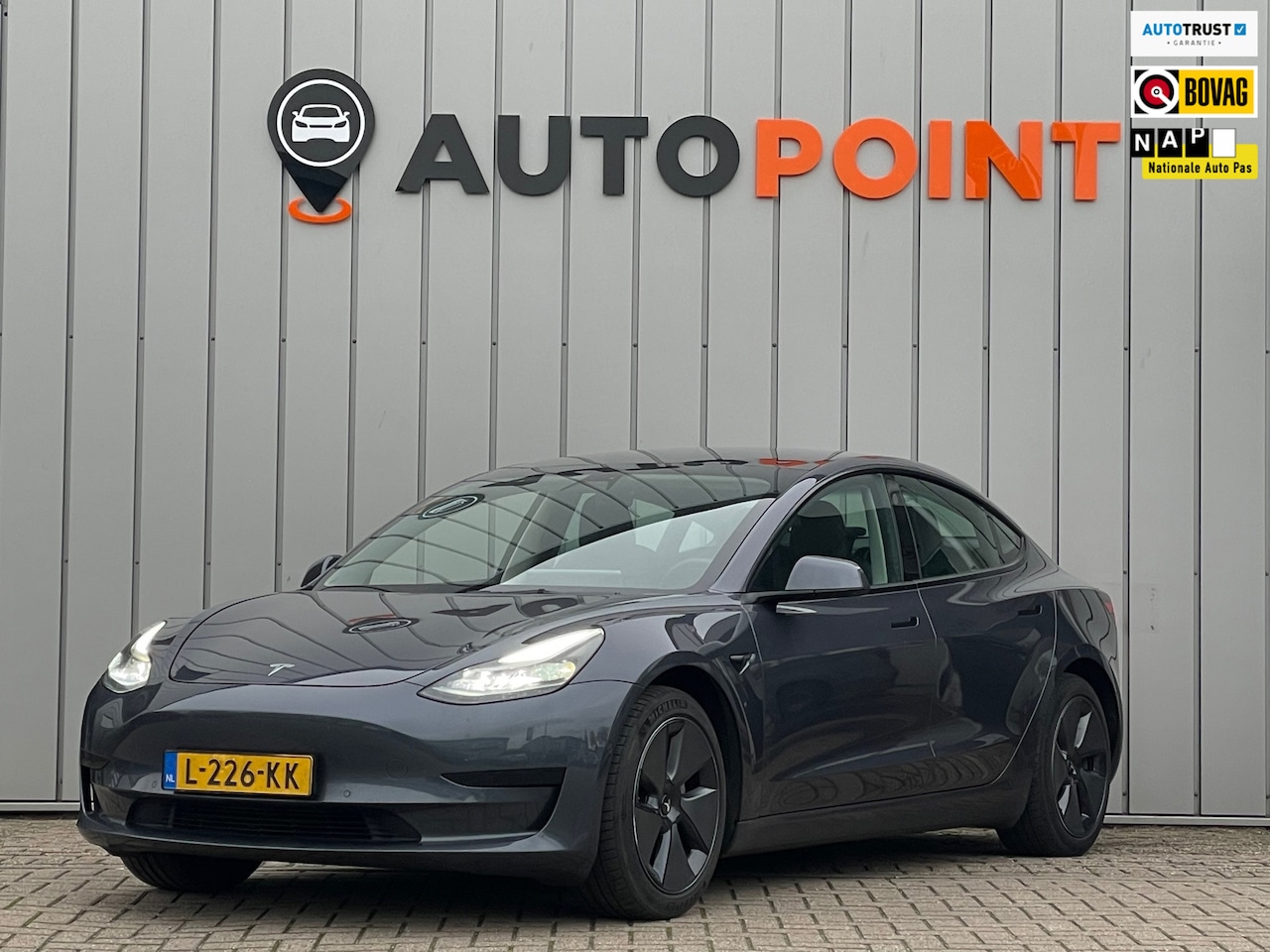 Tesla Model 3 - Standard RWD Plus 60 kWh 1E EIG ORG NL NAP|AUTOPILOT|ELEK.STOELEN|LEER|PANO|CAMERA|STOELVR - AutoWereld.nl