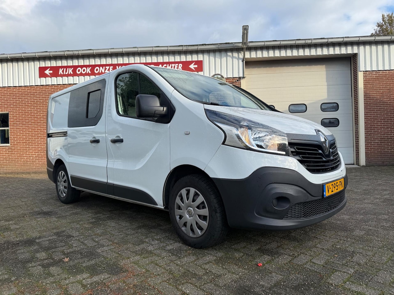 Renault Trafic - 1.6 dCi T27 L1 euro 6 leer navi airco cruise control - AutoWereld.nl