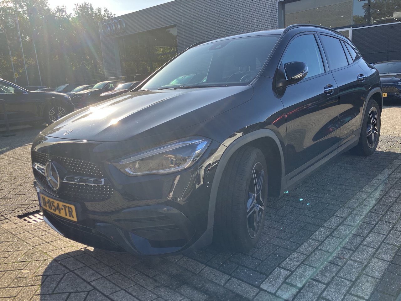 Mercedes-Benz GLA-Klasse - 180 Business Solution AMG | 1E EIGENAAR | 12MND GARANTIE | AUTOMAAT | PANO | NAVI | CARPLA - AutoWereld.nl