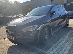 Mercedes-Benz GLA-Klasse - 180 Business Solution AMG | 1E EIGENAAR | 12MND GARANTIE | AUTOMAAT | PANO | NAVI | CARPLA