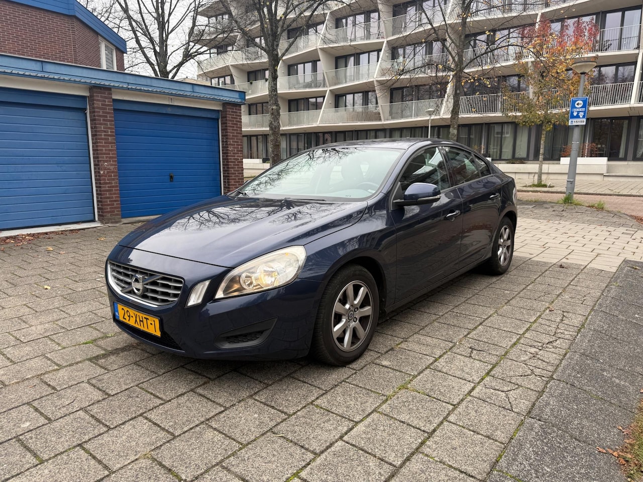 Volvo S60 - 1.6 T3 Kinetic Airco Cruise PDC Ocean Blue - AutoWereld.nl