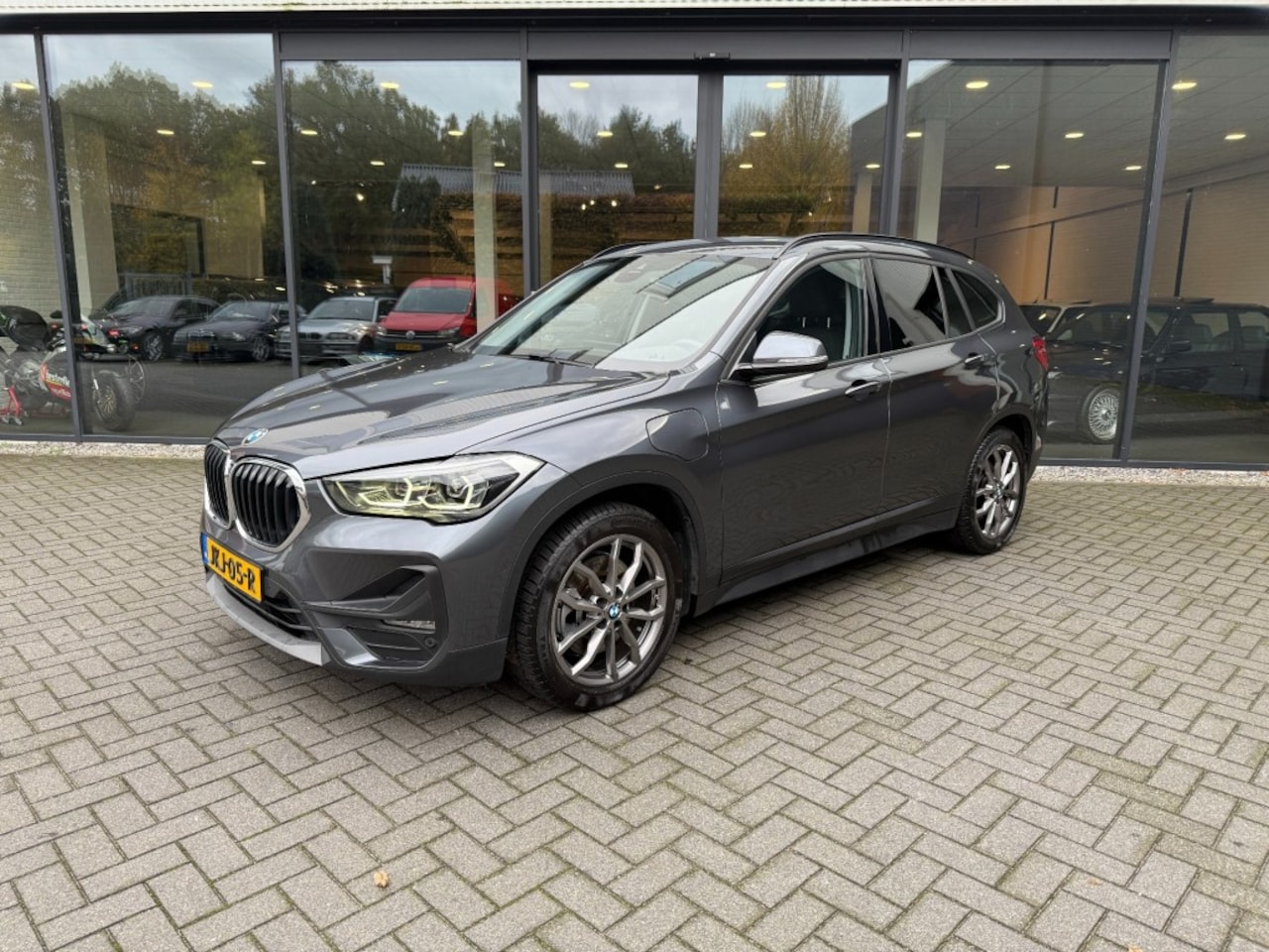 BMW X1 - xDrive25e High Exe,LED,HeadUp,Leer,Stoelverw,Clima,NaviPro,Camera - AutoWereld.nl