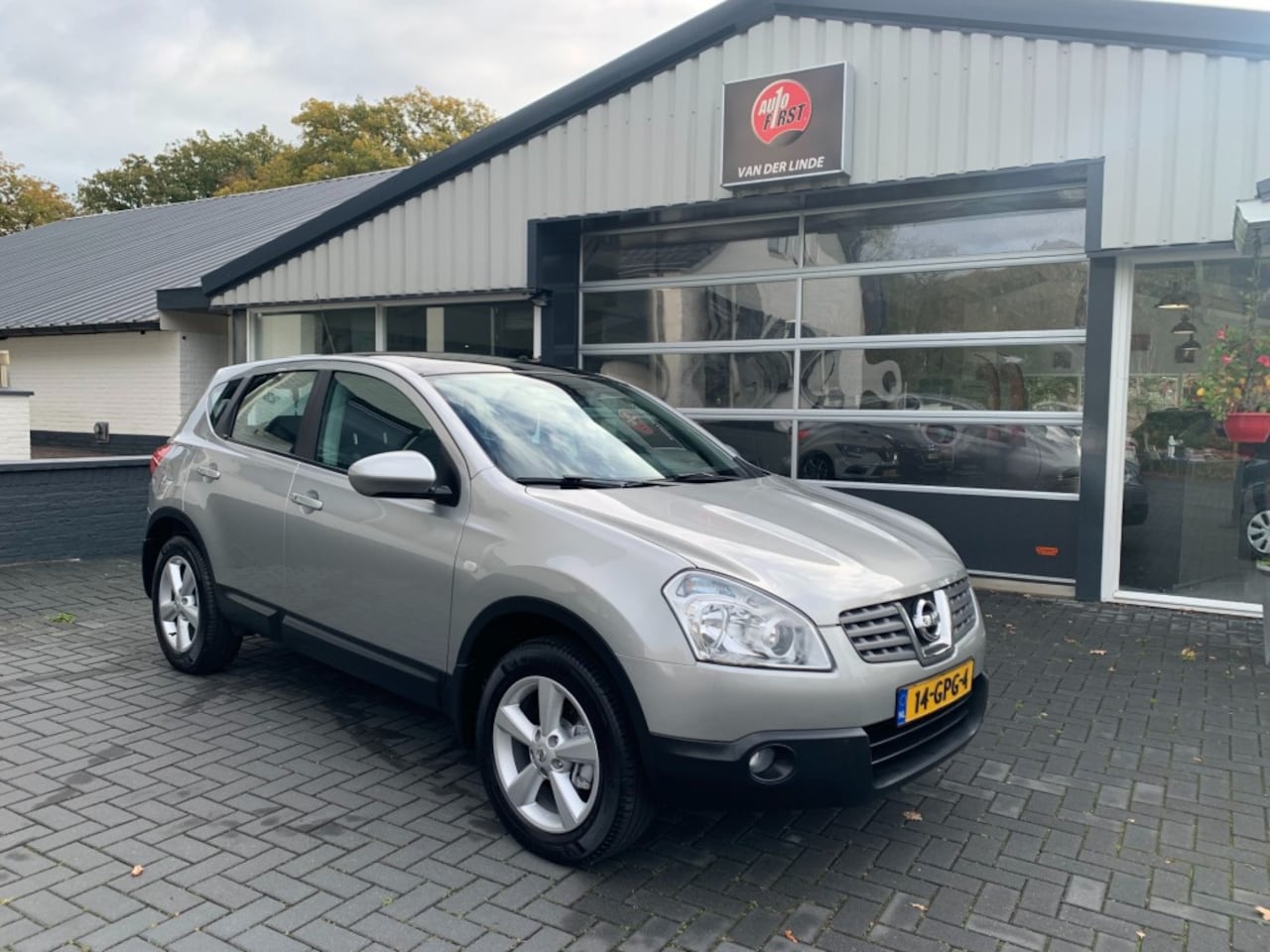 Nissan Qashqai - 2.0 Tekna Pack 2.0 Tekna Pack, Panoramadak, Trekhaak, Airco, All-in prijs inclusief apk en afleverbeurt! - AutoWereld.nl