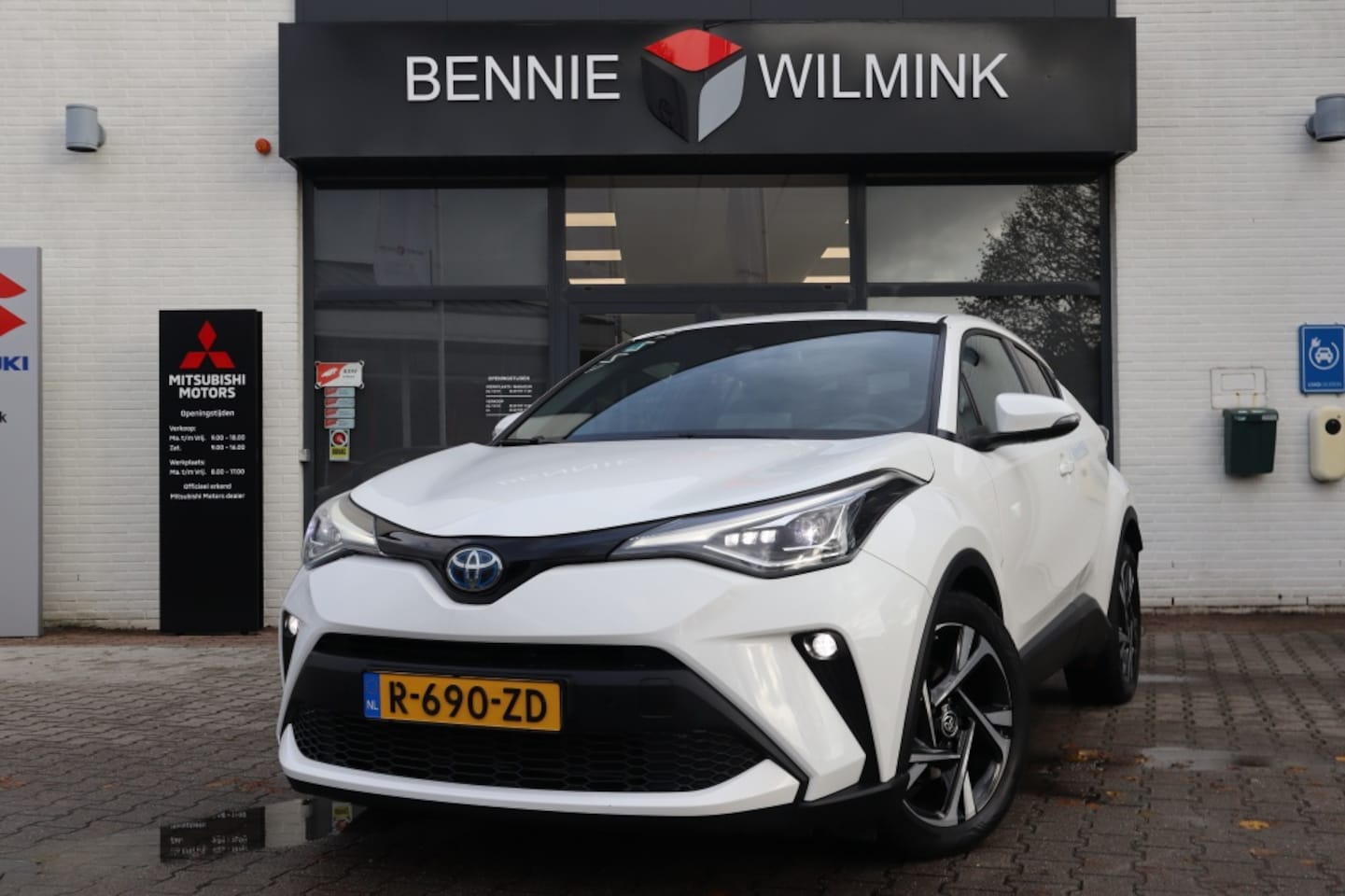 Toyota C-HR - 1.8 Hybrid Style Blindspot/Stuur/Stoelverwarming/PDC/AllSeasons - AutoWereld.nl