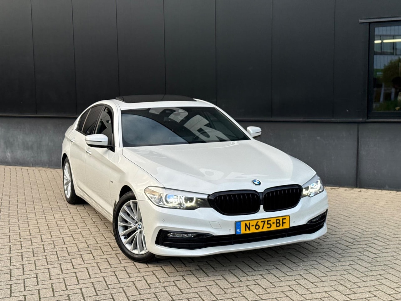 BMW 5-serie - 530d xDrive Luxury (bj 2017) 265PK|PARELMOER|AMBIANCE|SPORTST|VOL - AutoWereld.nl