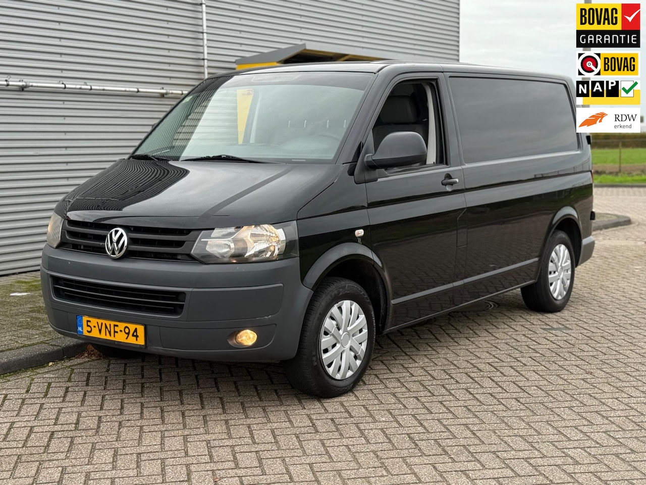 Volkswagen Transporter - 2.0 TDI L1H1 140 PK Zwart Bj 2011 Airco Navi Pdc Marge bus - AutoWereld.nl