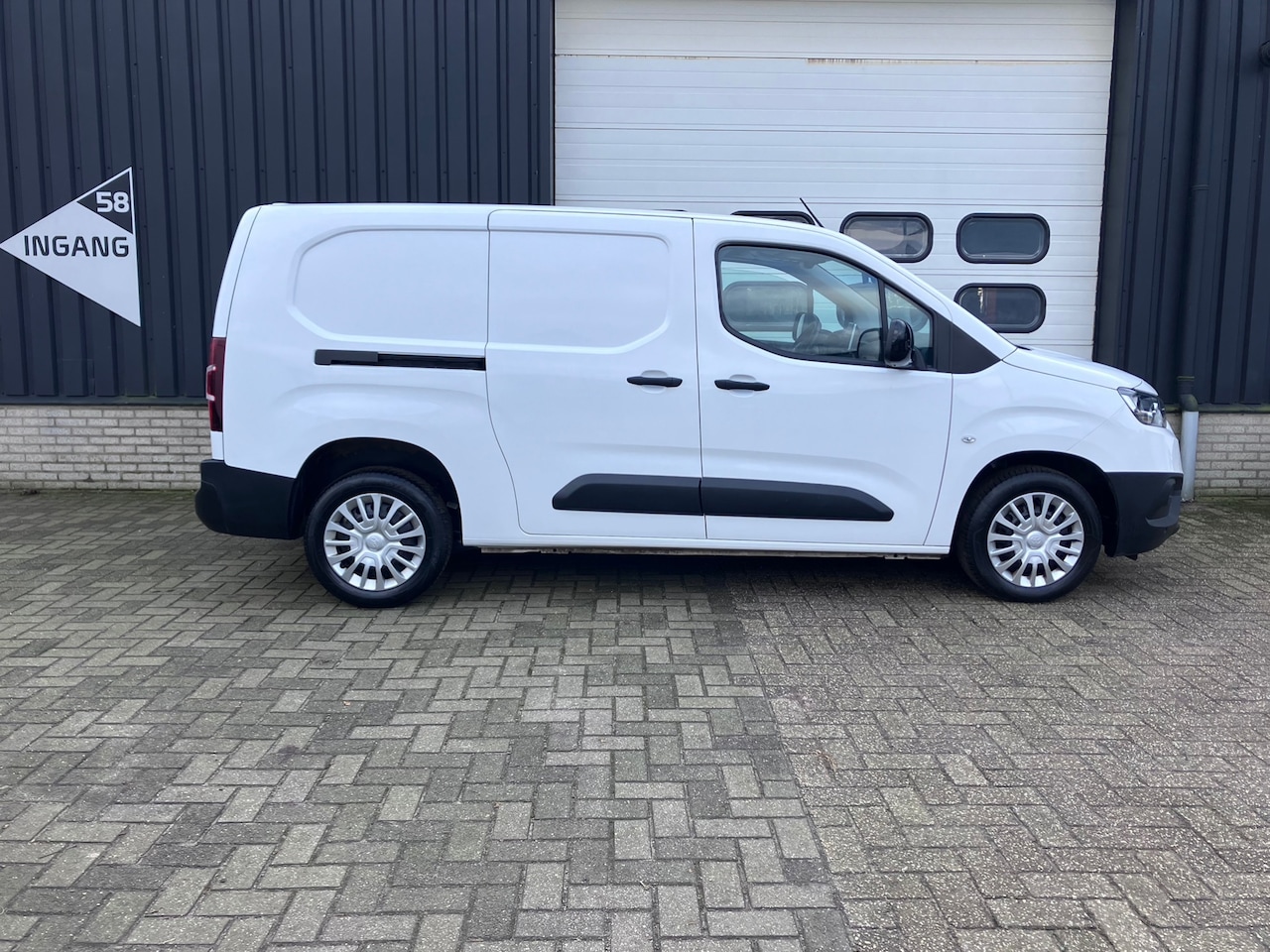 Toyota ProAce City - 1.5 D-4D Live Long/navi/airco/pdc/eu6 - AutoWereld.nl