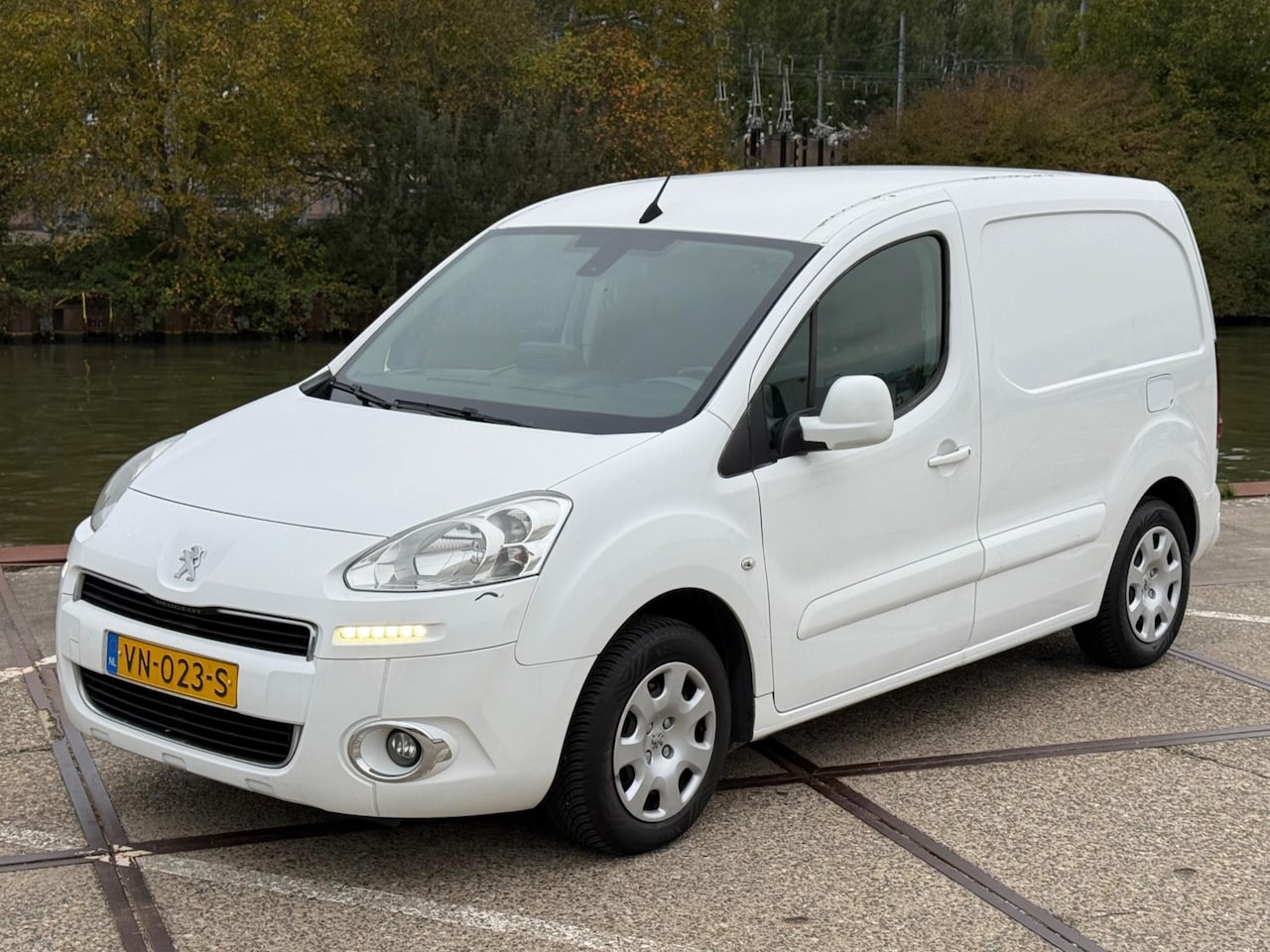 Peugeot Partner - 120 1.6 e-HDI L1 Navteq 2015 AIRCO/NAVI/NAP! - AutoWereld.nl