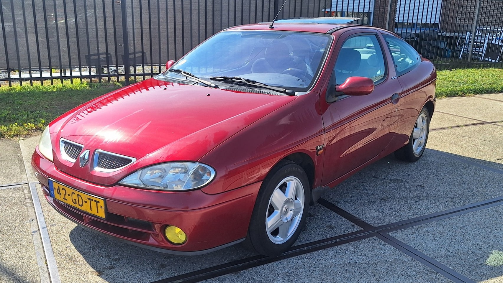 Renault Mégane Coupé - 1.6-16V Sport 1.6-16V Sport - AutoWereld.nl