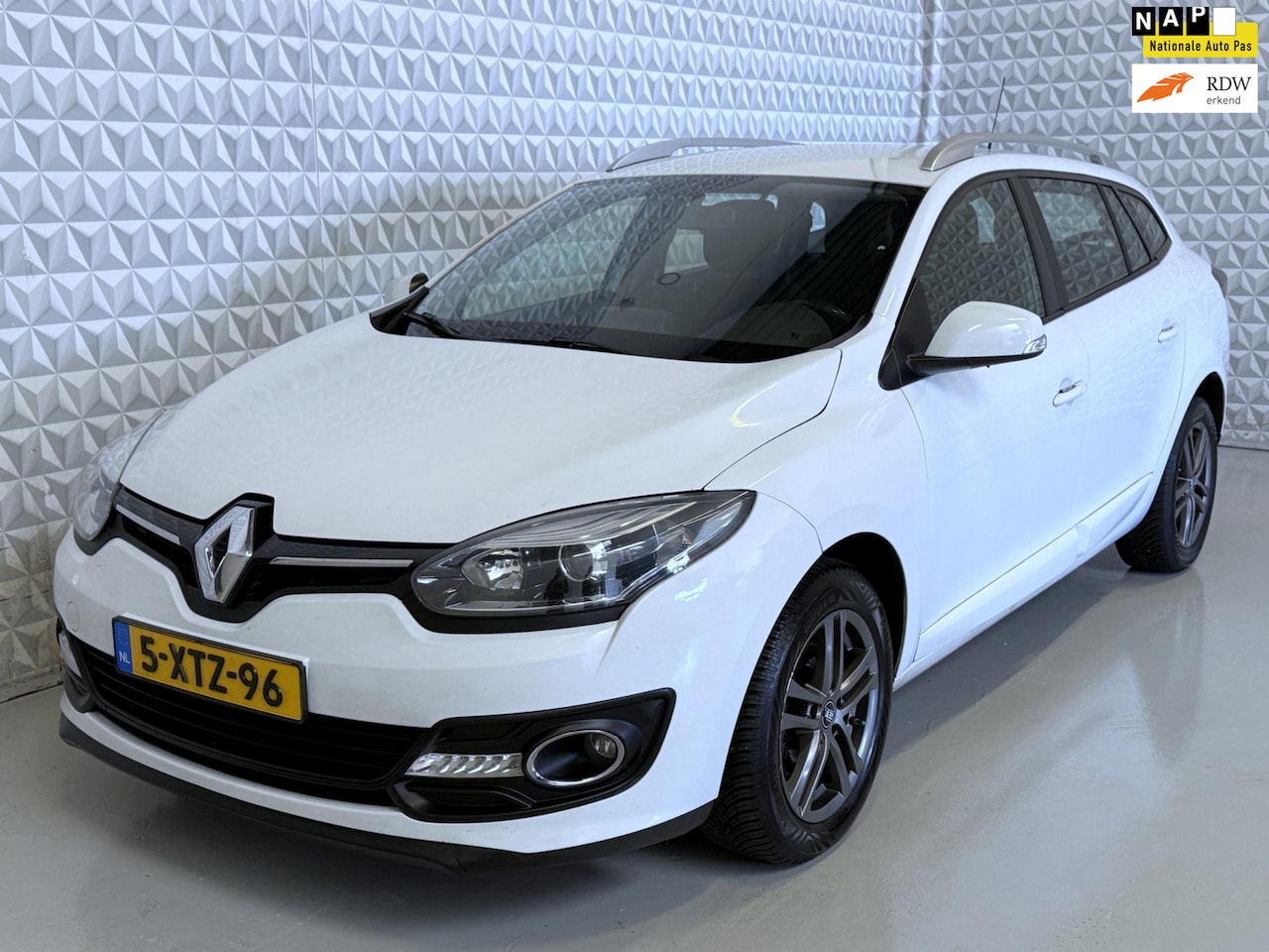 Renault Mégane Estate - 1.5 dCi Airco Cruise Navigatie Trekhaak(2014) - AutoWereld.nl
