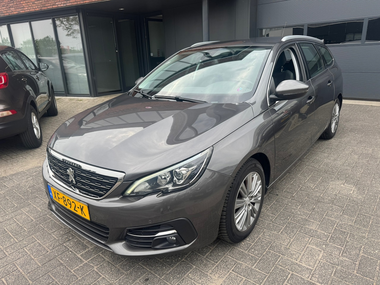 Peugeot 308 SW - 1.2 PureTech Allure CAMERA CRUISE LMV DEALER ONDERHOUDEN - AutoWereld.nl