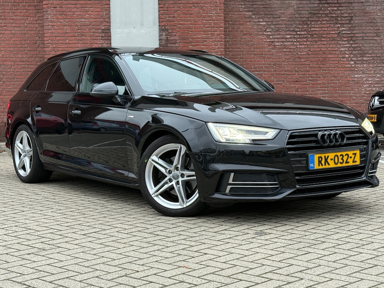Audi A4 Avant - 2.0 TDI Sport S line|PANNO|AUTOMAAT|LED|NAVI|TREKHAAK|GOED-ONDERHOUDEN - AutoWereld.nl